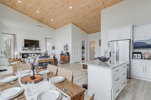 House (2 Bedrooms) | Interior - Mtn-view 'hidden Falls' Cabin w/ Hot Tub & Deck (Andrews)