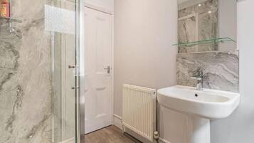 Deluxe Apartment, Sea View | Bathroom
