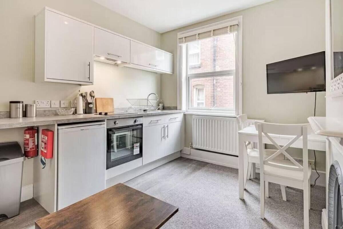 Deluxe Apartment, Sea View | Private kitchen