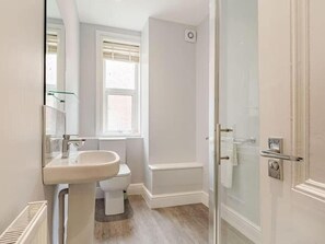 Bathroom - Apartment 3 (Cromer)