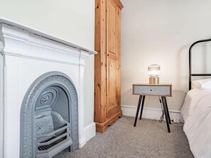 Iron/ironing board, free WiFi - Apartment 3 (Cromer)