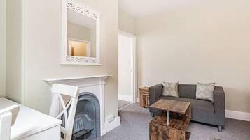 Deluxe Apartment, Sea View | Living area