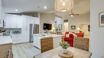 House (3 Bedrooms) | Interior