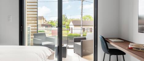 Escrivaninha, ferros/tábuas de passar roupa, Wi-Fi de cortesia