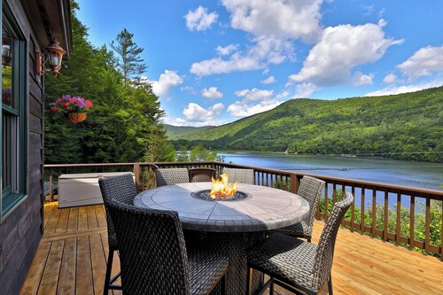 All-season Lake House Between Okemo & Killington!
