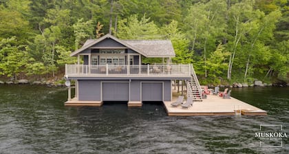 Pinelands Retreat: 5-bed, 2-bath Lake Joseph Cottage with Boathouse!