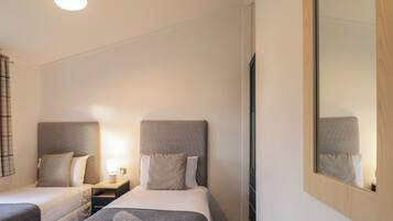 2 makuuhuonetta, yksilöllisesti sisustettu, yksilöllisesti kalustettu