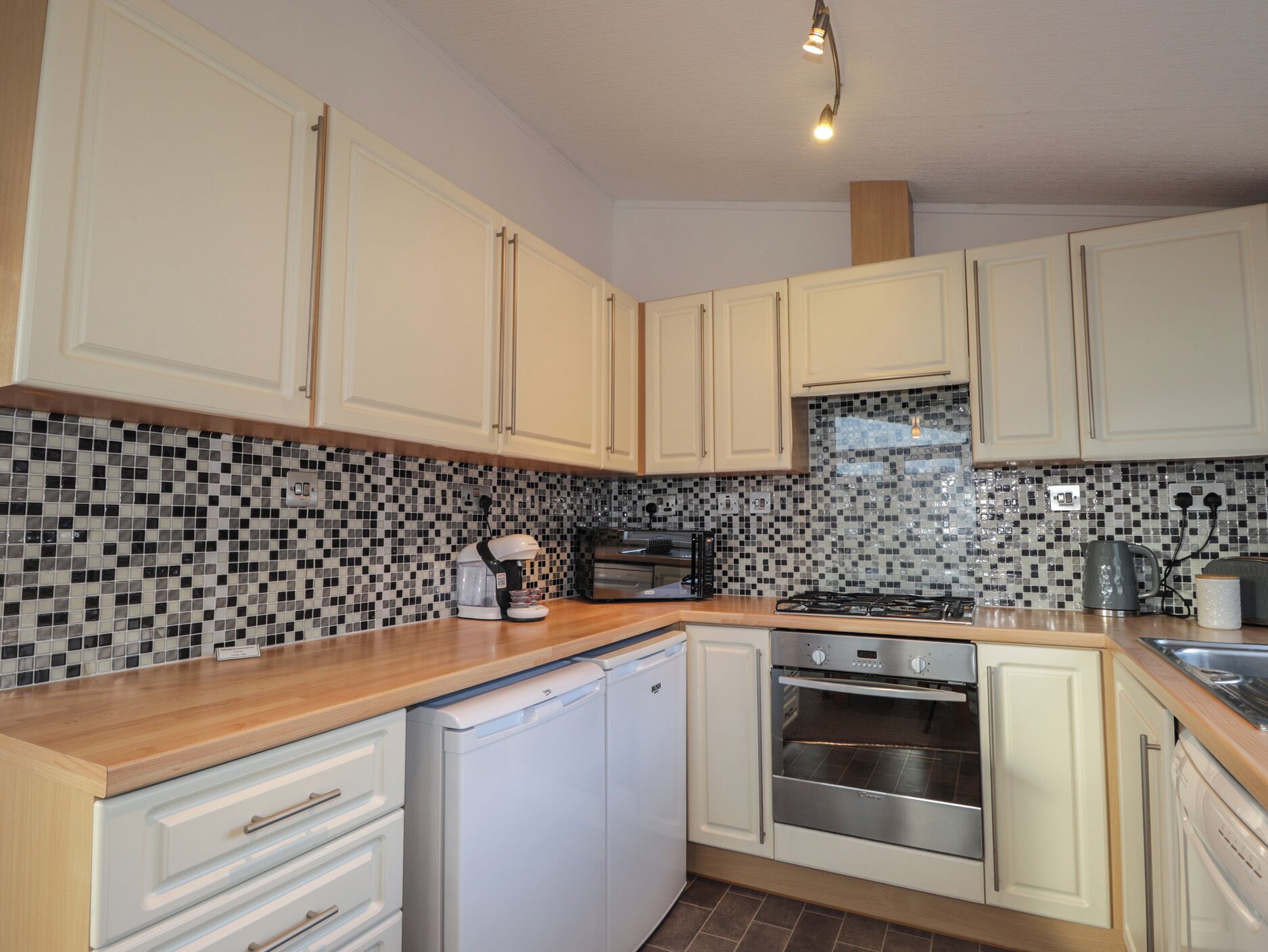 Dishwasher, cookware/dishes/utensils