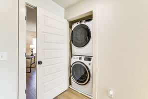 Apartment (2 Bedrooms) | Interior - Bike, Golf & Explore: Quiet Bella Vista Retreat (Bella Vista)