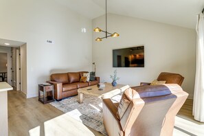 Apartment (2 Bedrooms) | Interior - Bike, Golf & Explore: Quiet Bella Vista Retreat (Bella Vista)