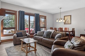 Family Condo, Mountain View | Living area