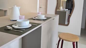 Comfort Villa | Private kitchen | Fridge, microwave, oven, stovetop
