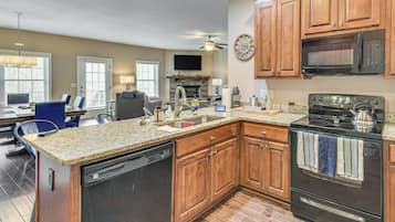 House (5 Bedrooms) | Interior