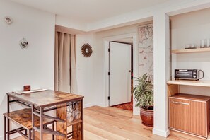 Interior - Walk to The Oyster Bar: Chuckanut Dr Retreat! (Bow)