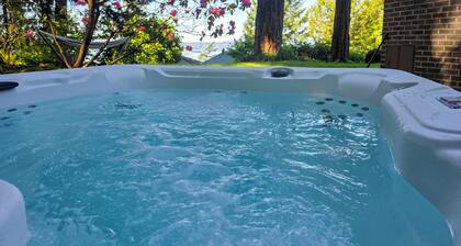 Walk to The Oyster Bar: Chuckanut Dr Retreat!