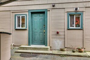 Interior - Walk to The Oyster Bar: Chuckanut Dr Retreat! (Bow)