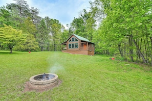 House (2 Bedrooms) | Interior - Motorsports, Lake Days & Hikes! Cabin in Waterfall (Three Springs)