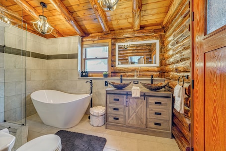 House (2 Bedrooms) | Interior. Motorsports, Lake Days & Hikes! Cabin in Waterfall