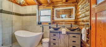 Motorsports, Lake Days & Hikes! Cabin in Waterfall