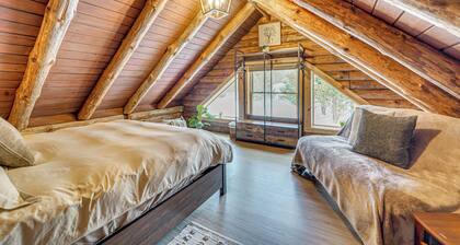 Motorsports, Lake Days & Hikes! Cabin in Waterfall