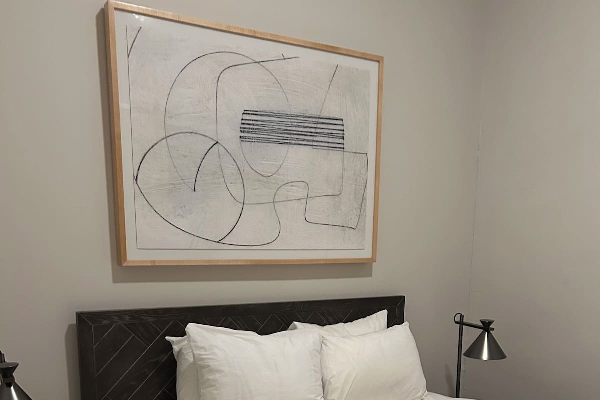 Suite | Schreibtisch, laptopgeeigneter Arbeitsplatz, Bügeleisen/Bügelbrett