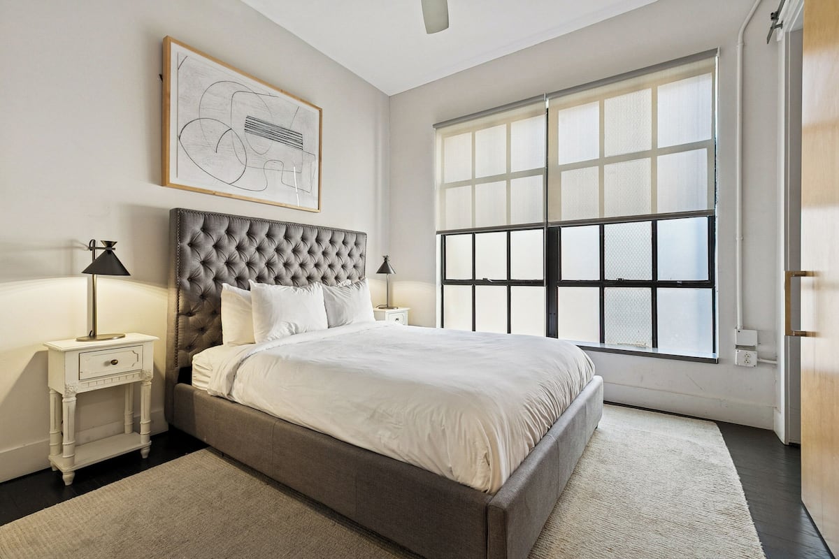 Suite | Schreibtisch, laptopgeeigneter Arbeitsplatz, Bügeleisen/Bügelbrett