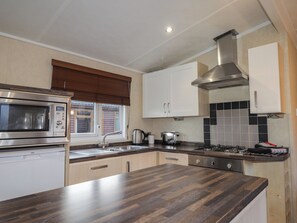 Dishwasher, cookware/dishes/utensils - Coll (Fort William)