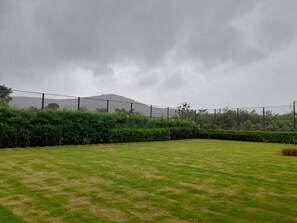 Property grounds - Entire holiday home in Nashik, India (Nashik)