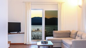 Smart TV y chimenea 