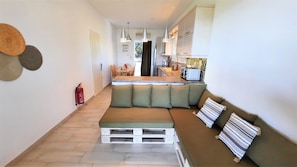 Smart TV, fireplace, stereo