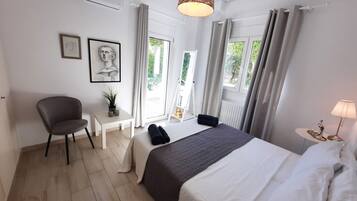 Iron/ironing board, travel crib, free WiFi, bed sheets