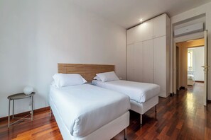 2 bedrooms, desk, iron/ironing board, free WiFi - Piazza Alessandria - FromHometoRome (Roma)