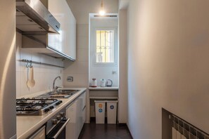 Fridge, microwave, oven, stovetop - Piazza Alessandria - FromHometoRome (Roma)