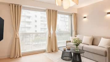 Apartment, City View | Living area