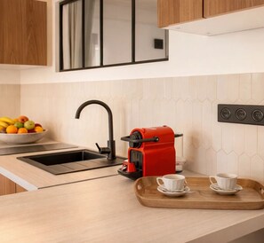 Appartement, vue ville | Cuisine privée | Machine à expresso, cafetière/bouilloire, chaise haute