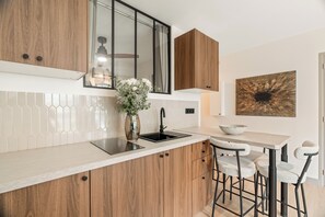 Apartment, City View | Private kitchen - 1527 Bargue (Paris)