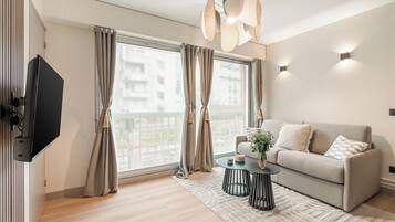 Apartment, Stadtblick | Wohnbereich