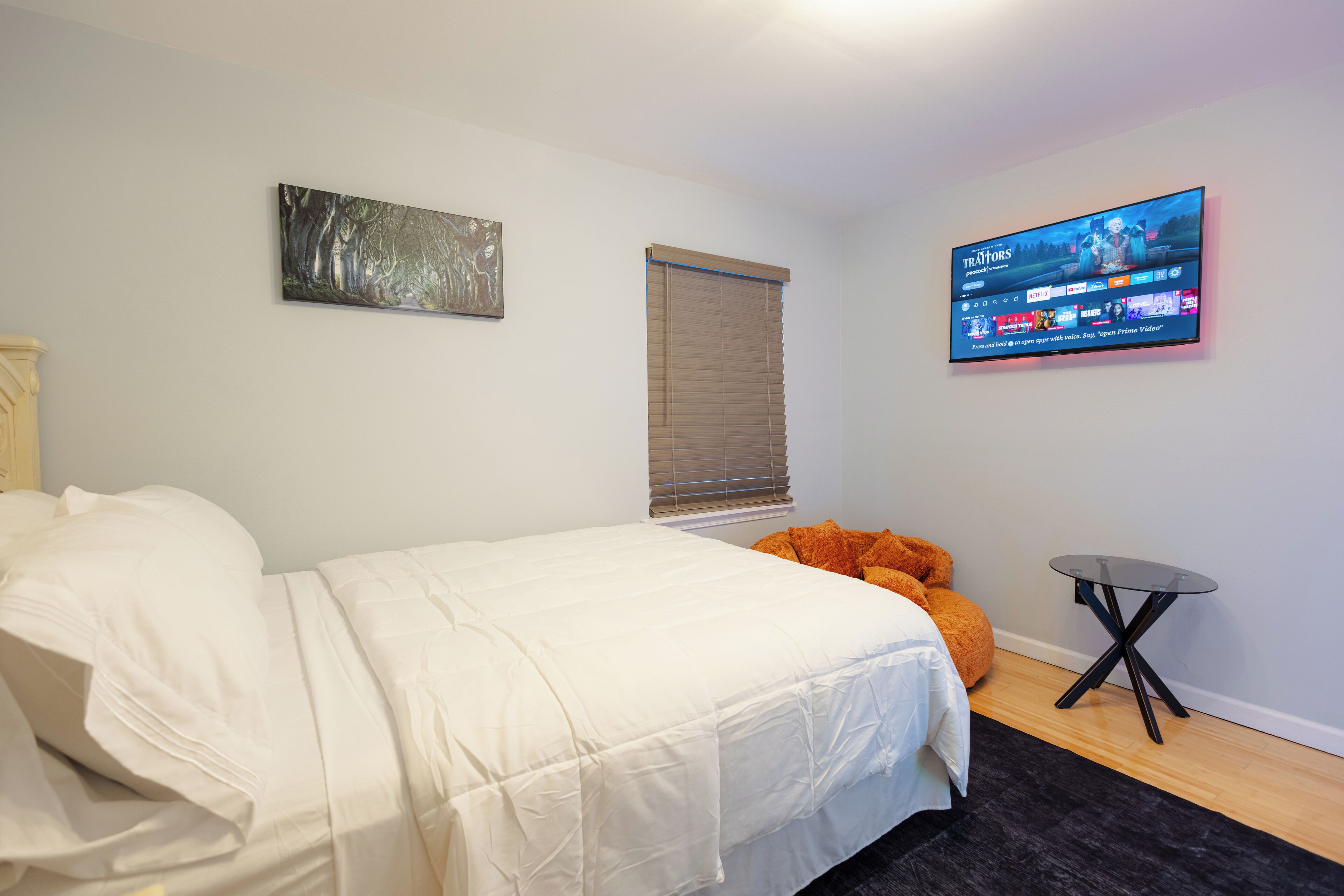 3 bedrooms, iron/ironing board, WiFi, bed sheets