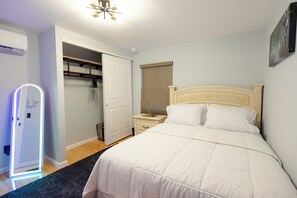 3 bedrooms, iron/ironing board, WiFi, bed sheets - Bear Trails Retreat•Games•Fire Pit•Near Kalahari•Pocono (Pocono Summit)