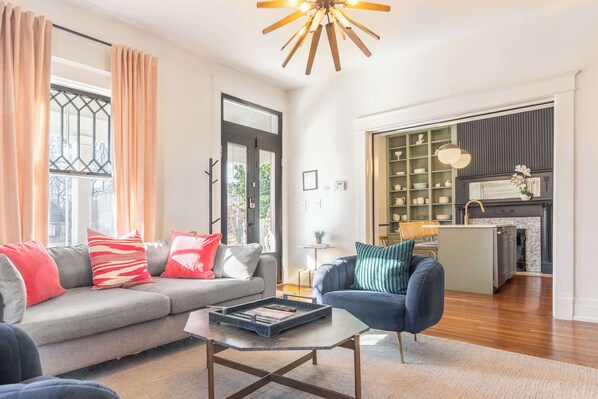 Televisión y oficina 