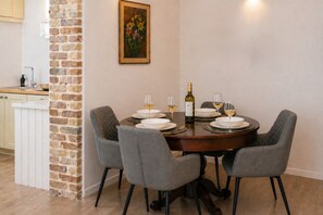 Dining - Thomais House – Spacious Family Home with Private Garden Near Corfu Old Town & Beach (Κέρκυρα)