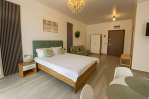 1 bedroom, iron/ironing board, WiFi, bed sheets - Sasha Collection at N10 by Alezzi (Mamaia-Sat)