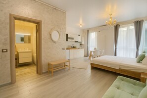 1 bedroom, iron/ironing board, WiFi, bed sheets - Sasha Collection at N10 by Alezzi (Mamaia-Sat)