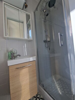 Hair dryer, towels - Studio Niçois Proche Mer (Nice)