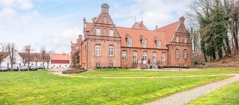 Spacious Holiday Home With Garden