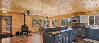 Serene 4-bedroom cabin in charming Panguitch Lake perfect for relaxing getaway