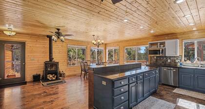 Serene 4-bedroom cabin in charming Panguitch Lake perfect for relaxing getaway