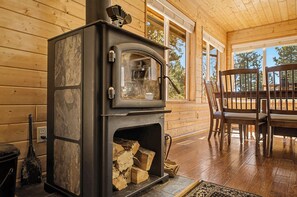 Interior - Serene 4-bedroom cabin in charming Panguitch Lake perfect for relaxing getaway (Panguitch)