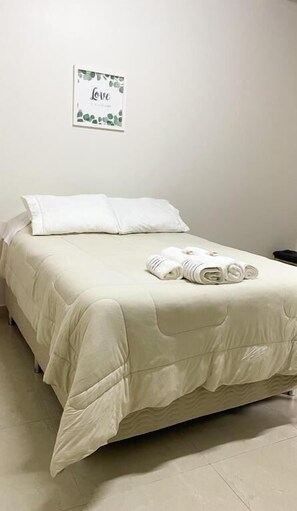 Phòng đôi tiện nghi đơn giản, lanai, quang cảnh hồ bơi | Truy cập Internet không dây miễn phí 