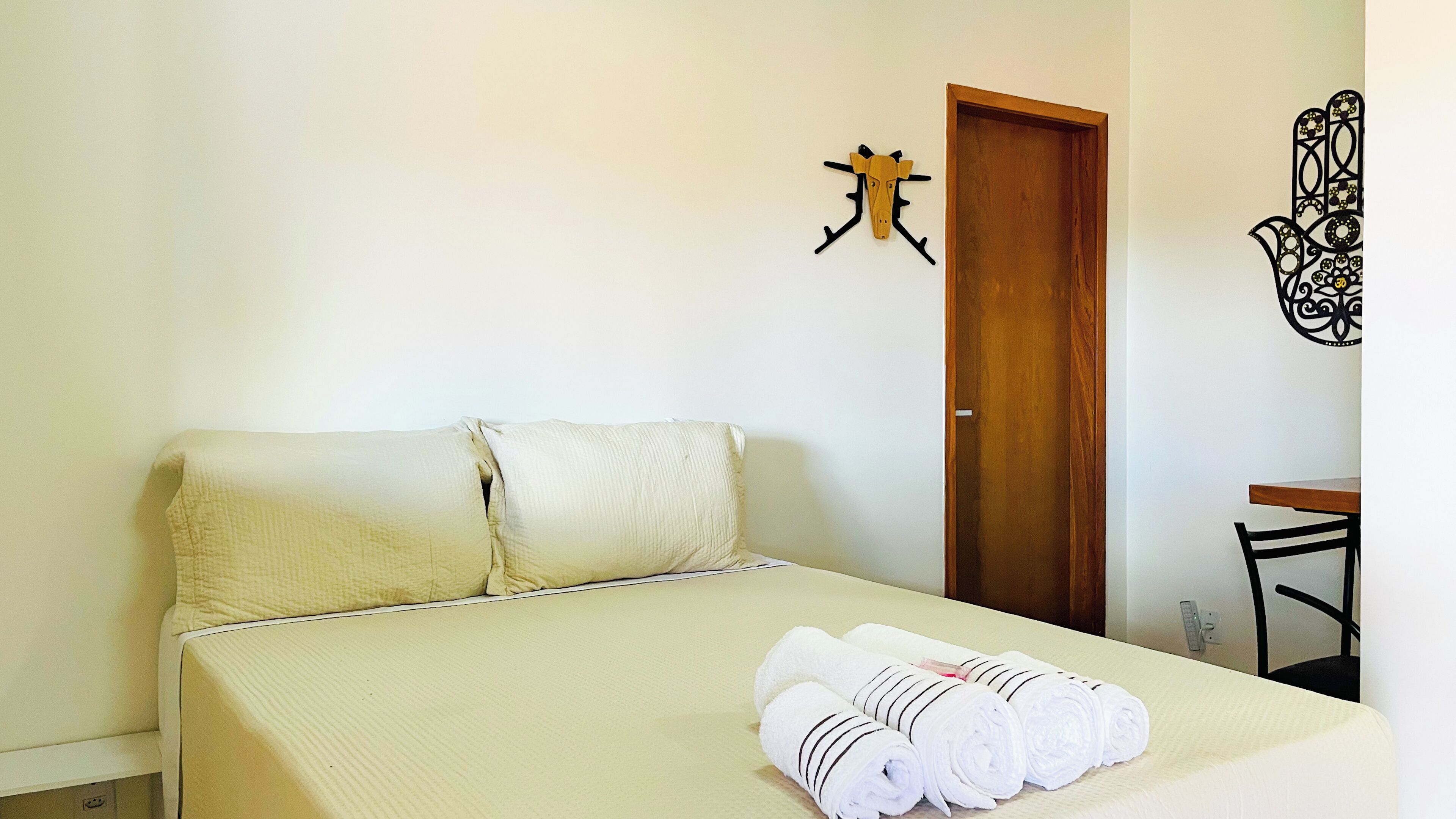 Familiekamer, veranda, uitzicht op zwembad | Gratis wifi